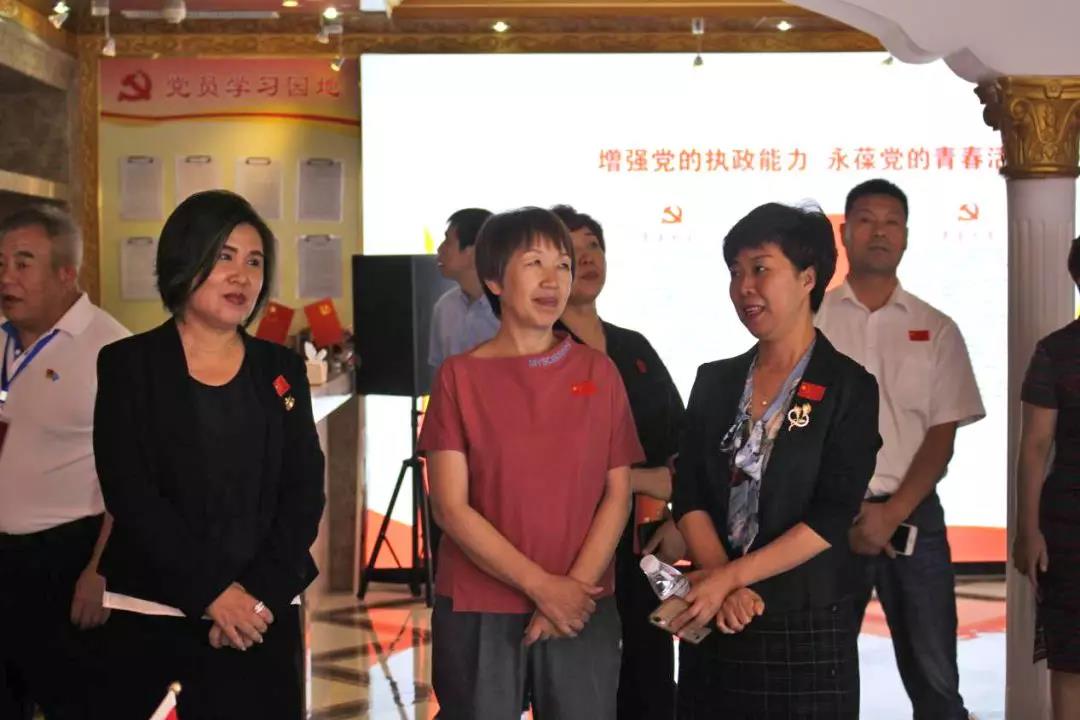 刘洋会长陪同河北省妇联副主席吕素维,秦皇岛市妇联主席单慧英等领导